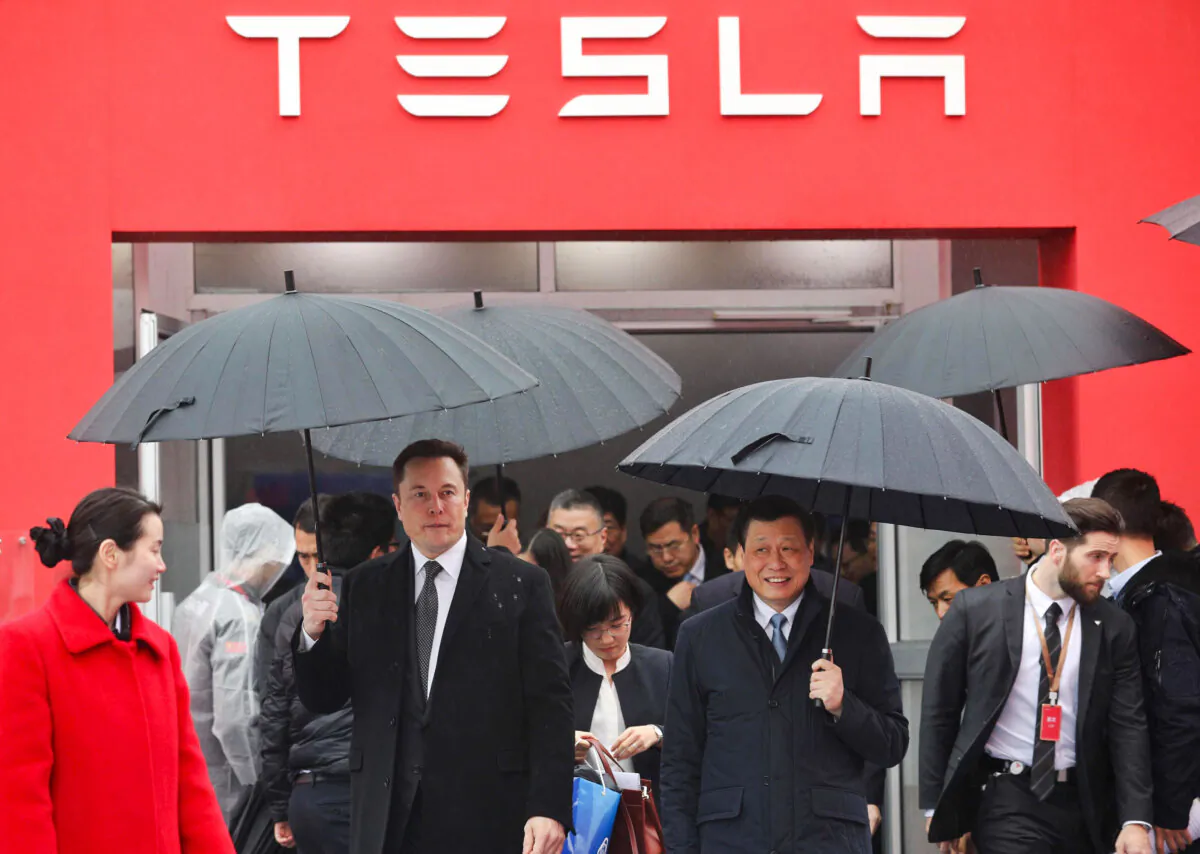 Tesla CEO Elon Musk (L) walks with Shanghai Mayor Ying Yong during the ground-breaking ceremony for a Tesla factory in Shanghai on January 7, 2019. (STR/AFP via Getty Images)