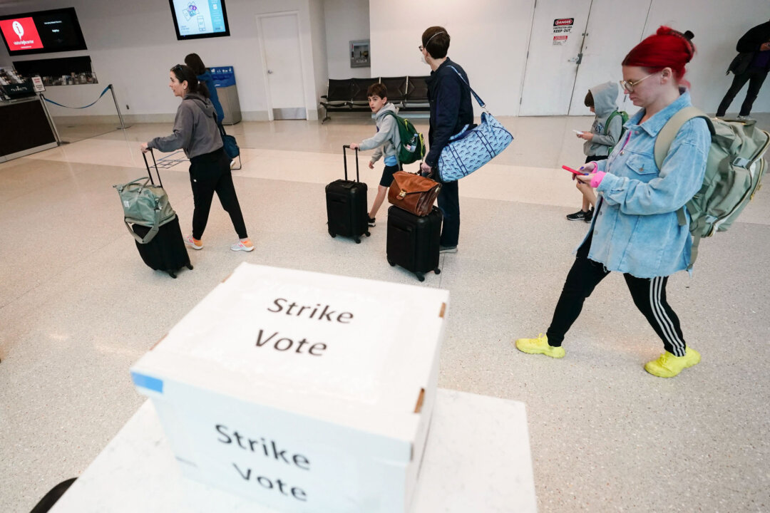 Charlotte Airport Workers Strike Over Low Wages as Busy Thanksgiving Travel Week Begins