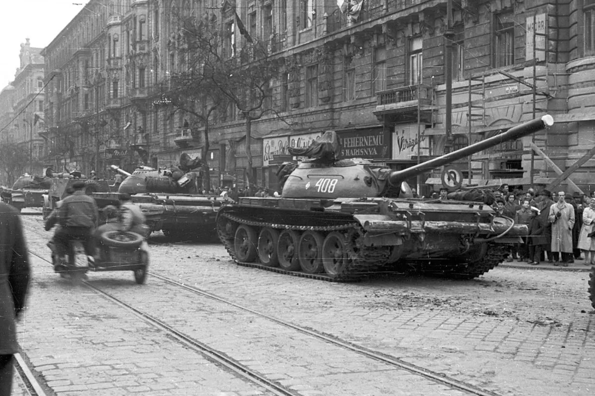 Tanks patrol the streets of Budapest during the Soviet repression of the Hungarian Revolution of 1956. (Nagy Gyula/Public Domain)
