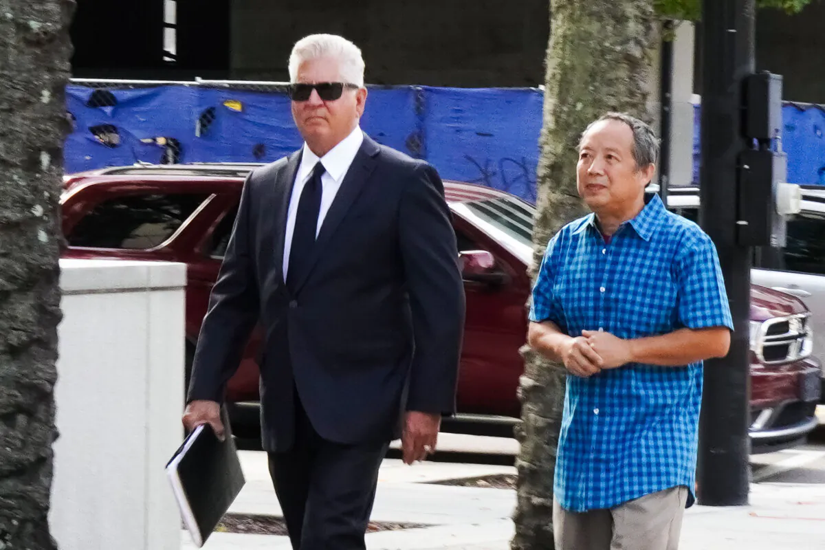 Li Ping and his lawyer, Daniel Fernandez, arrive at the U.S. District Court for the Middle District of Florida ahead of a court hearing in Tampa, Fla., on Aug. 23, 2024. (T.J. Muscaro/The Epoch Times)