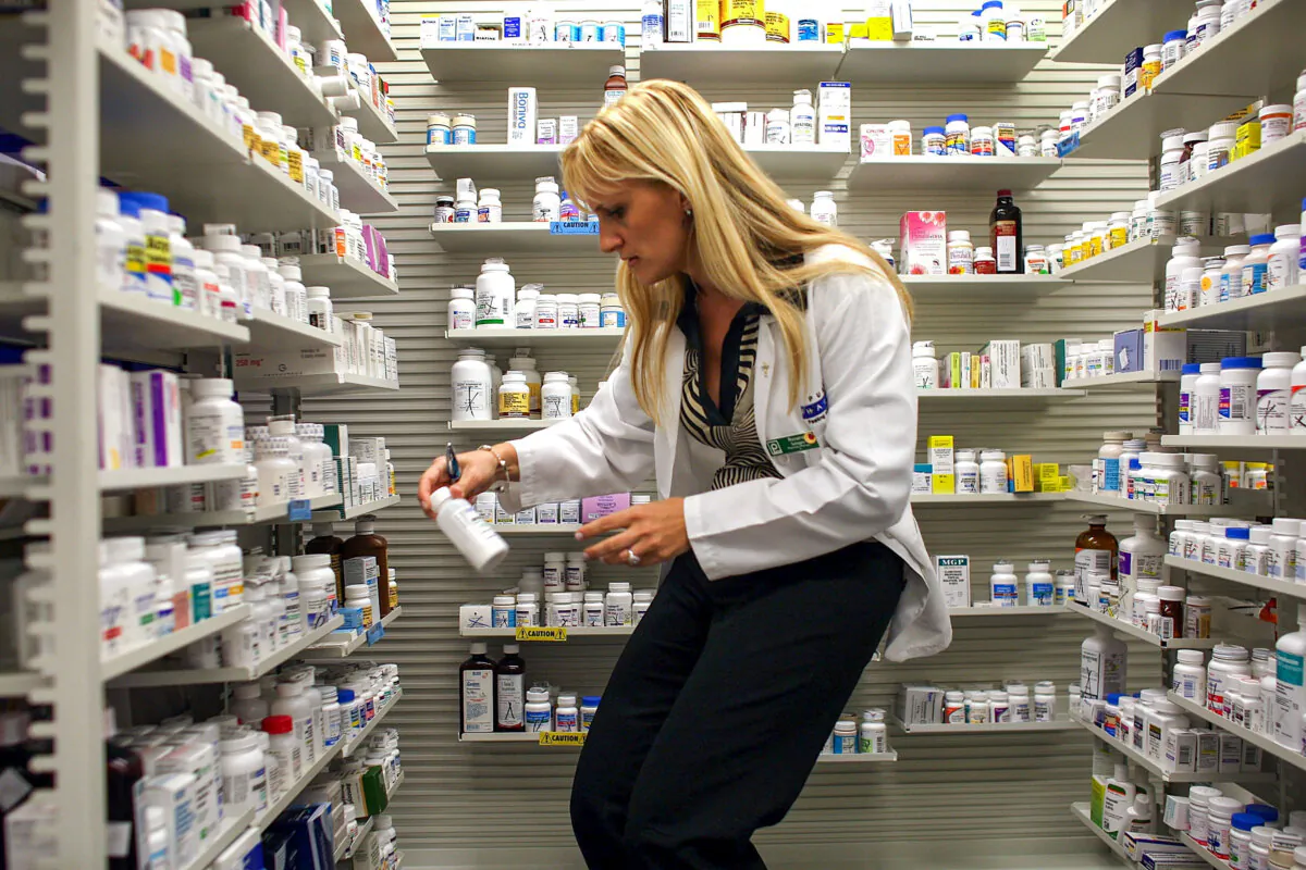 An employee at a Florida pharmacy, in this file photo. (file photo, Joe Raedle/Getty Images)