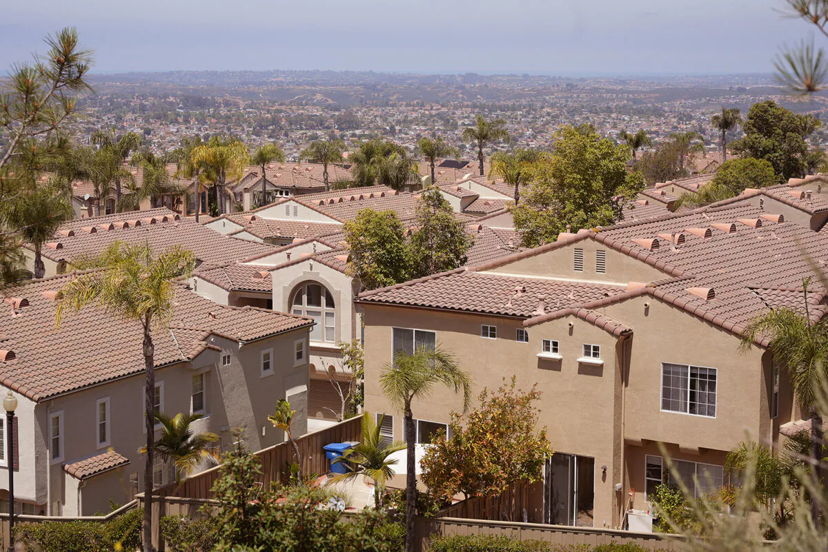 Houses in a San Diego community with high wildfire risk, on May 17, 2024. (Jane Yang/The Epoch Times)