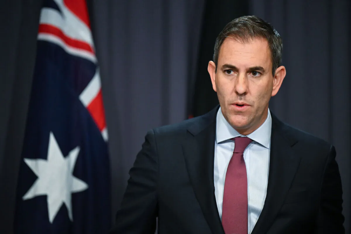 Australian Treasurer Jim Chalmers speaks to the media during a press conference at Parliament House in Canberra, Australia on Nov. 21, 2024. (AAP Image/Lukas Coch) 