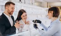 Red Flags When Buying Jewelry for Holiday Gifts