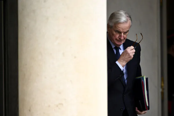 French Government on Brink of Collapse as No Confidence Vote Looms