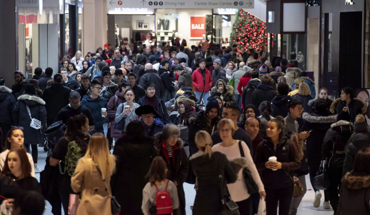 Shoppers walk in Ottawa's Rideau Centre mall in a file photo. (The Canadian Press/Justin Tang)