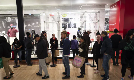 From Tax Cuts to Tariff Stability—US Economy Poised for Solid Growth in 2026