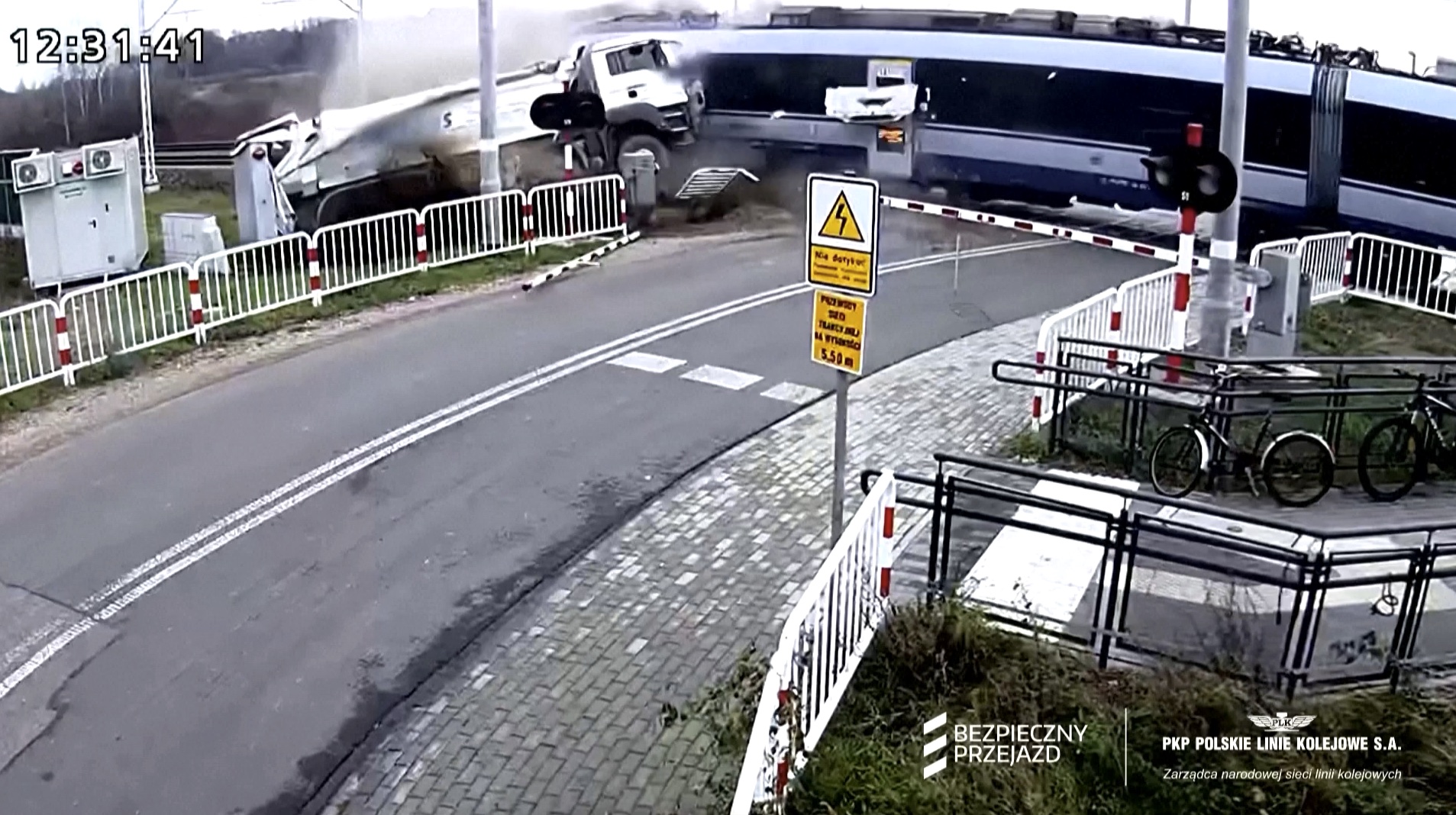 7 Injured After Train Collides With Truck Stuck on Level Crossing in ...