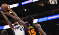 De’Aaron Fox Leads Kings to 123-115 Win Over Short-Handed Hawks