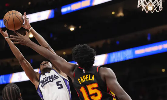 De’Aaron Fox Leads Kings to 123-115 Win Over Short-Handed Hawks