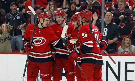 Hurricanes Make It Eight Straight With 5-1 Win Over Penguins
