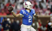 Dart and Davis Help No. 16 Mississippi Shut Down No. 2 Georgia for 28–10 Win