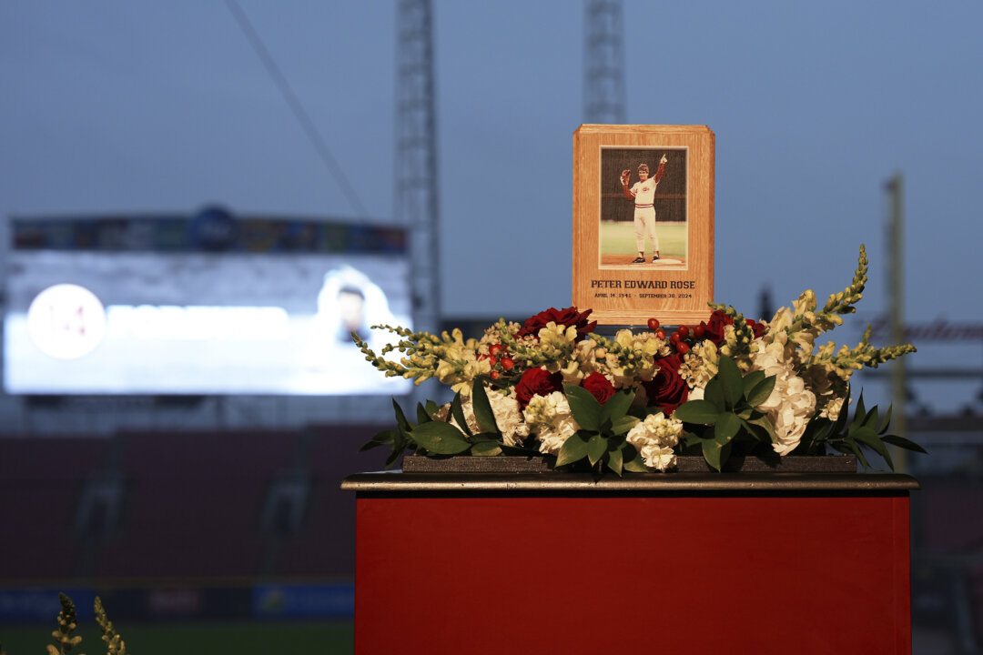 Reds Honor Pete Rose With 14-hour Visitation at Great American Ball Park