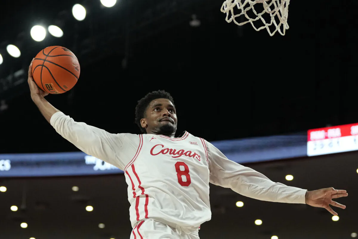 Houston guard Mylik Wilson (8) dunks the ball during the second half of an NCAA college basketball game against Louisiana Lafayette, Wednesday, Nov. 13, 2024, in Houston. (Kevin M. Cox/AP Photo)