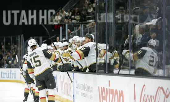 Karlsson Scores 2 Late Goals and Golden Knights Rally for 4-2 Win Over Utah