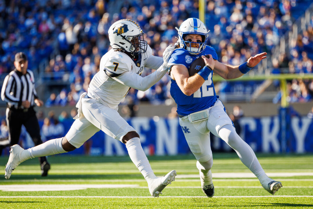 Kentucky Scores Early, Often to Beat Murray State for Fourth Victory