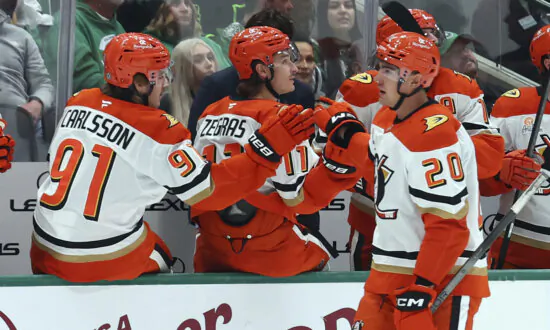 Leason Has Goal and 2 Assists as Ducks Beat Stars 4-2 for First Winning Streak of Season