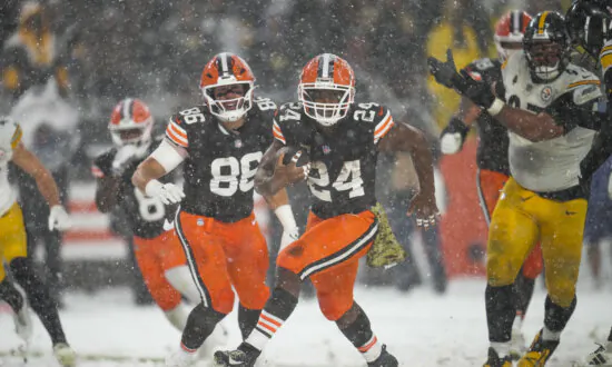 Nick Chubb Plows Through Heavy Snow for 2-yard TD, Giving Browns 24-19 Win Over Steelers