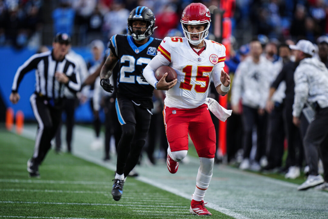 Patrick Mahomes and Chiefs Win at the Buzzer Again, Topping Panthers 30–27 on Shrader’s Field Goal