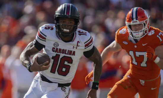 Sellers’ 20-yard TD Run With 1:08 to Go Lifts No. 16 South Carolina to 17–14 Win Over No. 12 Clemson