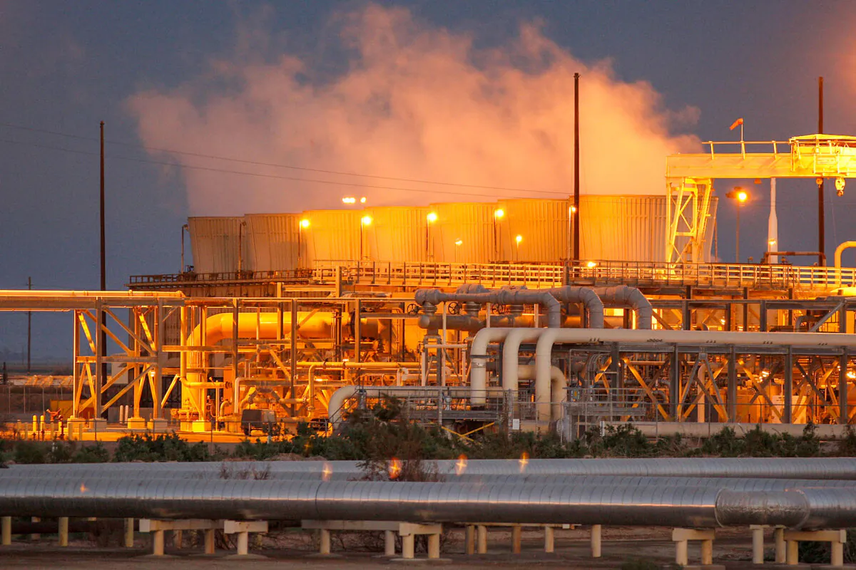 A geothermal energy plant taps deep underground heat. (David McNew/Getty Images)