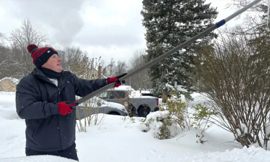 Great Lakes Region Braces for More Snow While Cleaning up After Lake-Effect Storms