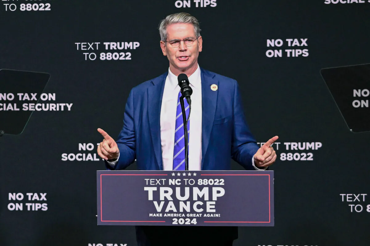 Investor Scott Bessent speaks about the economy in Asheville, N.C., on Aug. 14, 2024. (Matt Kelley/AP Photo)