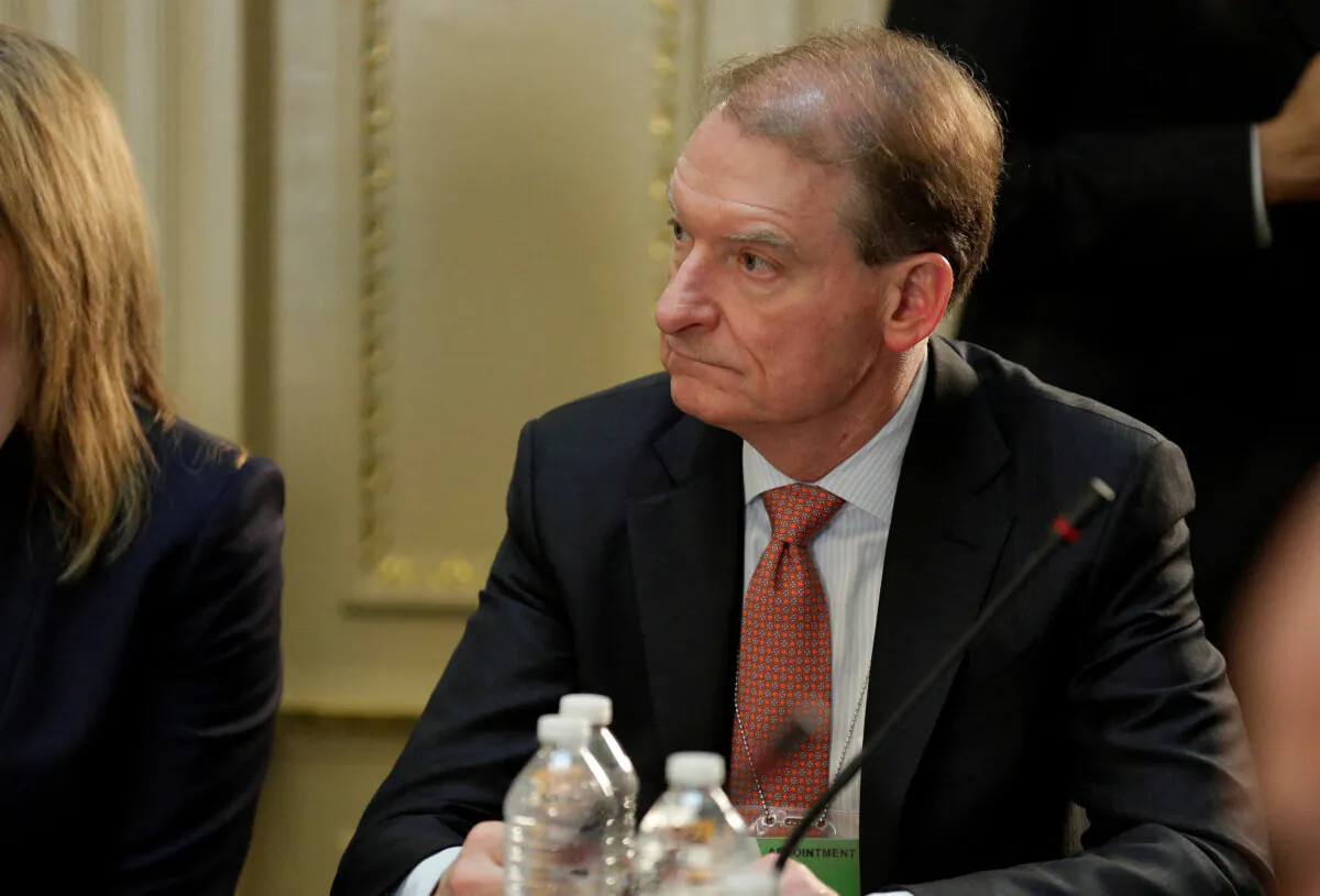 Patomak Global Partners LLC CEO Paul Atkins takes part in a strategic and policy CEO discussion with U.S. President Donald Trump in the Eisenhower Execution Office Building in Washington on April 11, 2017. (Joshua Roberts/Reuters)