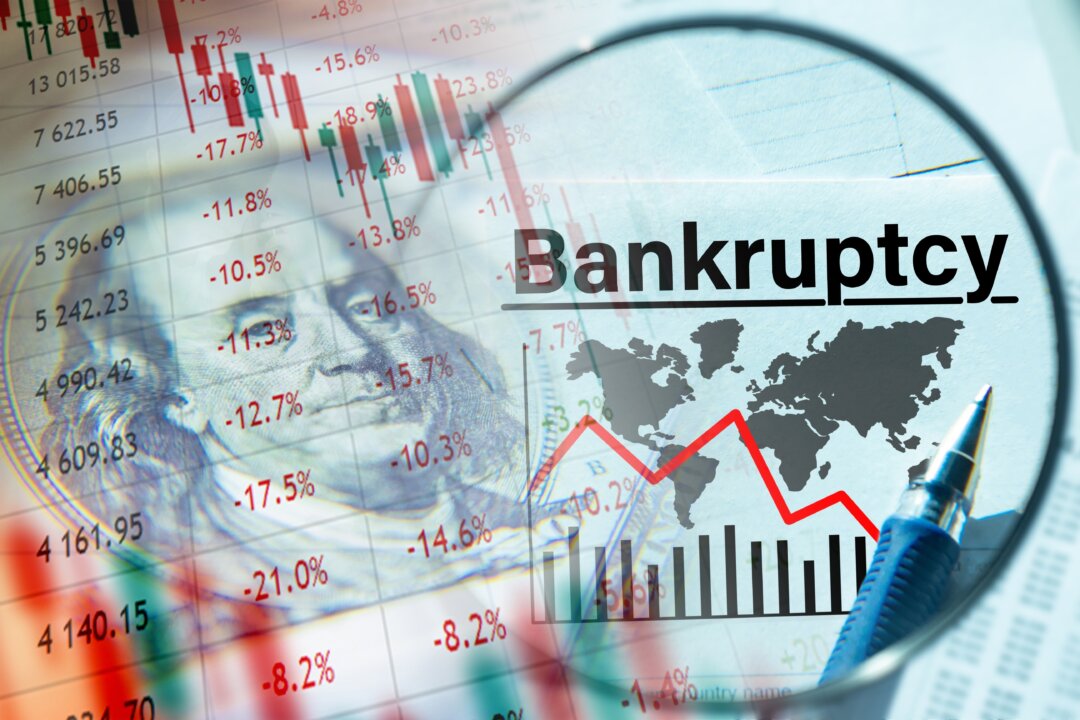 Corporate Bankruptcies Surge to 14-Year High Amid Economic Strains