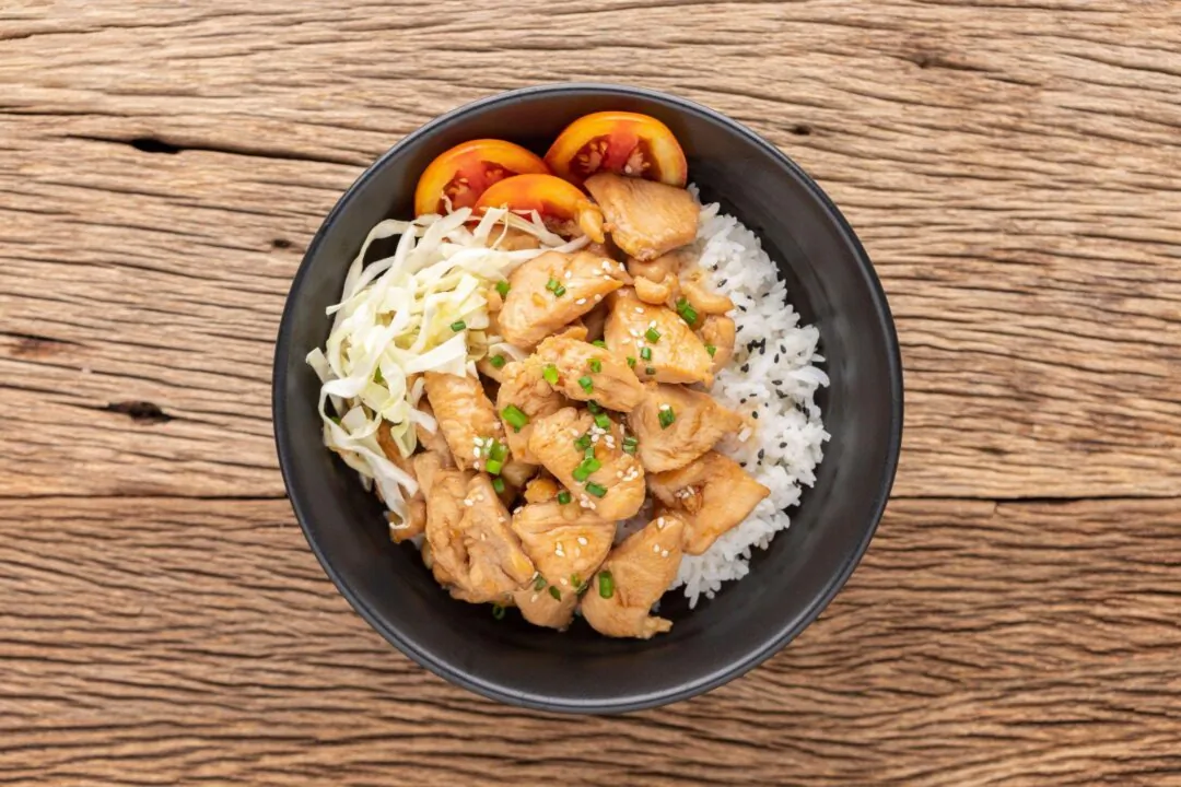 Long-term adherence to a keto diet may pose health risks. In contrast, a balanced diet that includes carbohydrates like rice can effectively manage blood sugar and is considered a safer option. (fluke samed/Shutterstock)