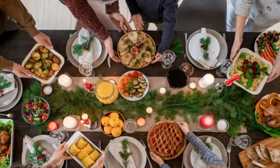 Experts: 4 Ways to Savor the Season and Avoid Digestive Drama