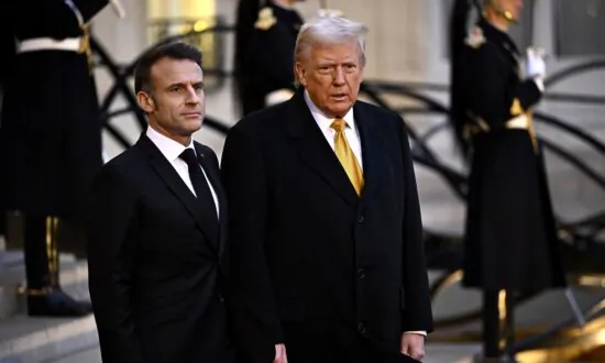 Macron Meets Trump and Zelenskyy