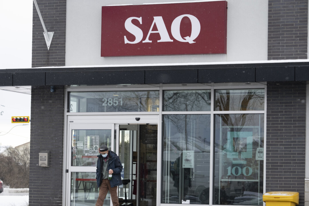 Quebec Liquor Store Employees Secure New Collective Agreement After 2-year Fight