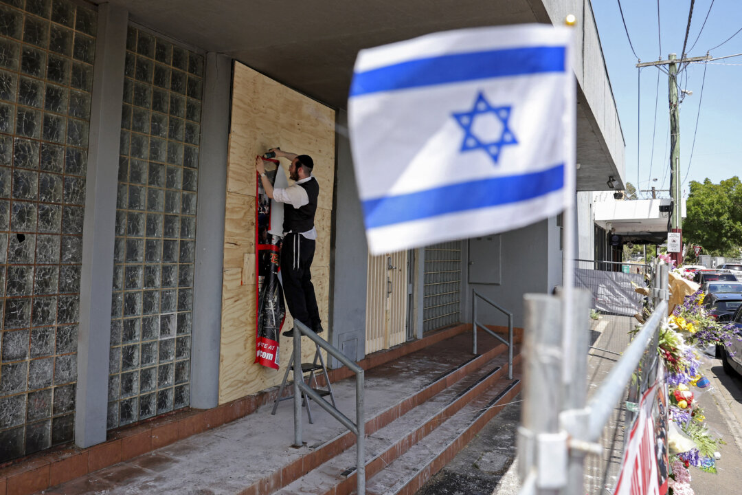 US Jewish Center Issues Travel Warning for Australia After Synagogue ‘Terror’ Firebombing