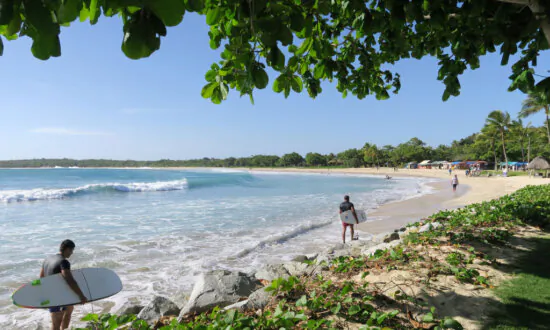 Australians in Suspected Mass Fiji Alcohol Poisoning