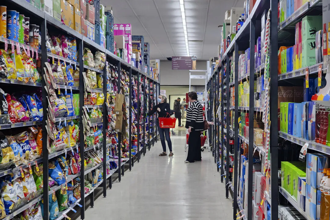 People shop in the confectionery section of a supermarket in Western Australia on May 4, 2024. (Susan Mortimer/The Epoch Times)