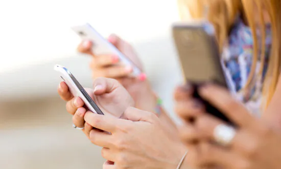 Arkansas Rolls Out Pilot Program to Test Cellphone Ban in Schools