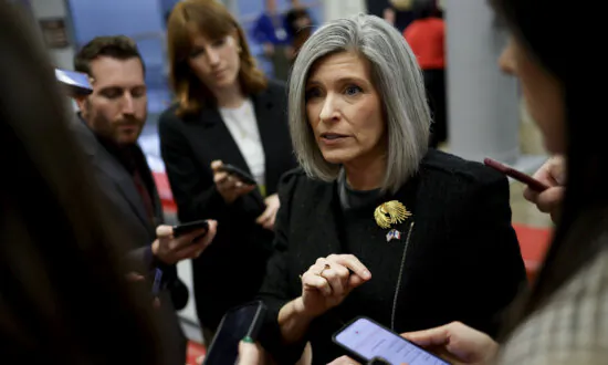 Sen. Ernst Demands Agencies End Talks With Unions on New Work-From-Home Deals