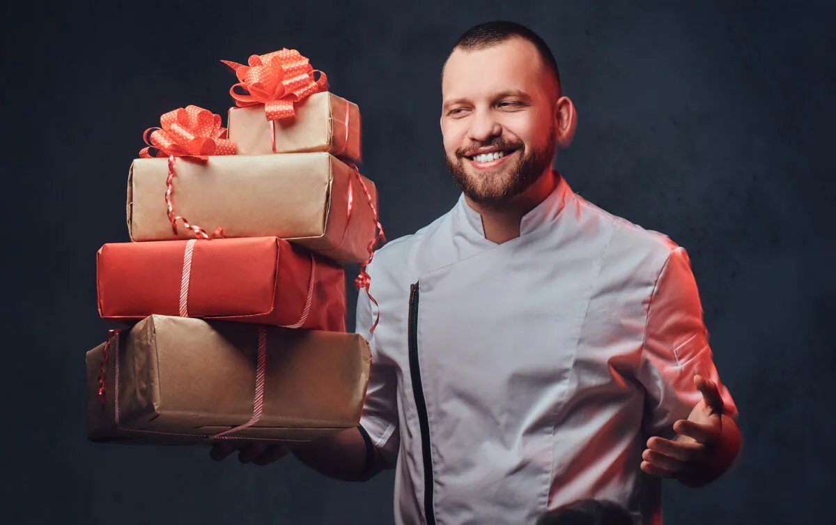 Everyone appreciates a thoughtful gift. (FXQuadro/Shutterstock)