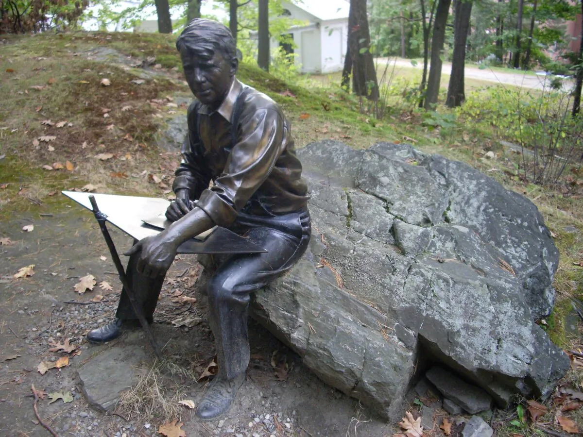 A statue of Robert Frost on the campus of Dartmouth College in Hanover, New Hampshire. (Public Domain)