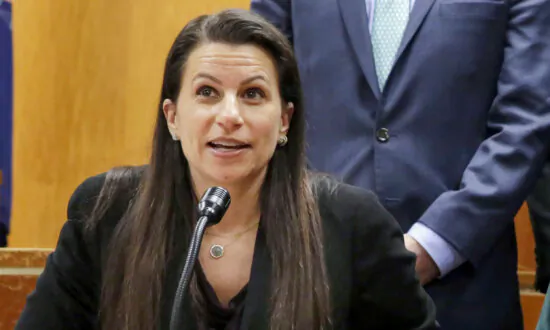 Former Manhattan Prosecutor to Represent Suspect in Killing of UnitedHealthcare’s CEO