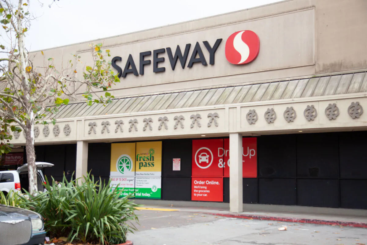 The Safeway store at 1335 Webster Street in San Francisco on Dec. 13, 2024. (Lear Zhou/The Epoch Times)