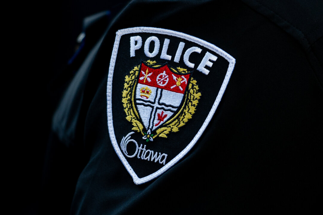 Ottawa Police Investigate After Shoppers Store Robbed While Customers Present thumbnail