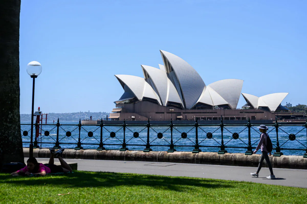 Members of the public are seen with the Sydney Opera House in the background in Sydney, Australia on Nov. 26, 2024. (AAP Image/Bianca De Marchi)