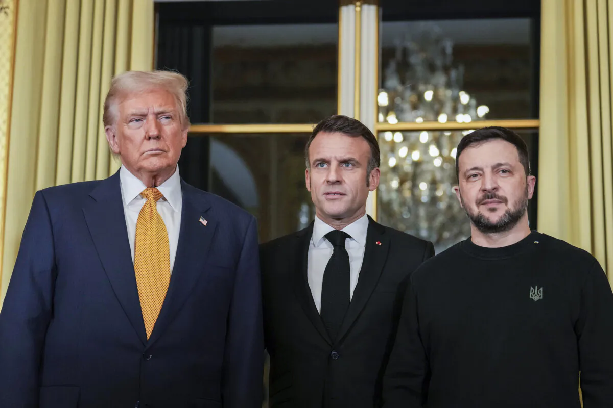 French President Emmanuel Macron (C) poses with President-elect Donald Trump (L) and Ukraine's President Volodymyr Zelenskyy (R) at the Elysee Palace, in Paris, on Dec. 7, 2024. (Aurelien Morissard/AP Photo)