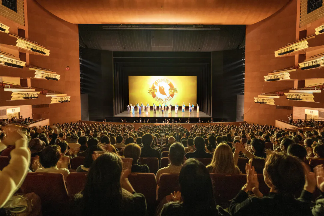 A curtain call of a Shen Yun show at the Musical Theater Basel in 2024. (Evan Ning/Epoch Times)