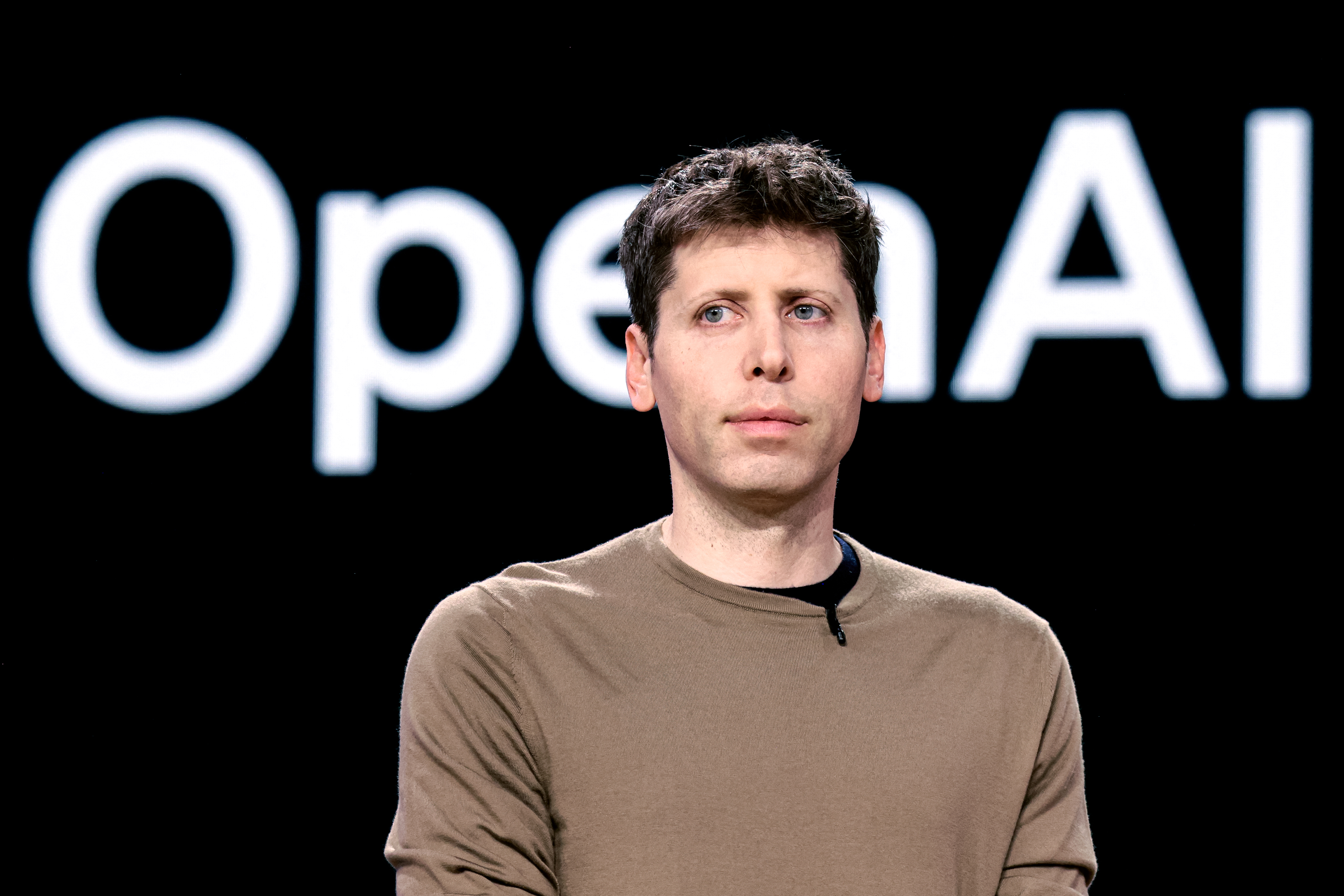 Генеральный директор OpenAI Сэм Альтман выступает на конференции Microsoft Build в здании Summit Building в конференц-центре Сиэтла, штат Вашингтон, 21 мая 2024 года. (Jason Redmond/AFP via Getty Images)