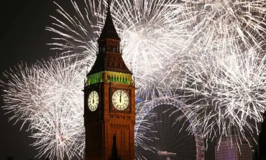 Fireworks Illuminate Skies Around the World to Mark New Year’s Eve (3)
