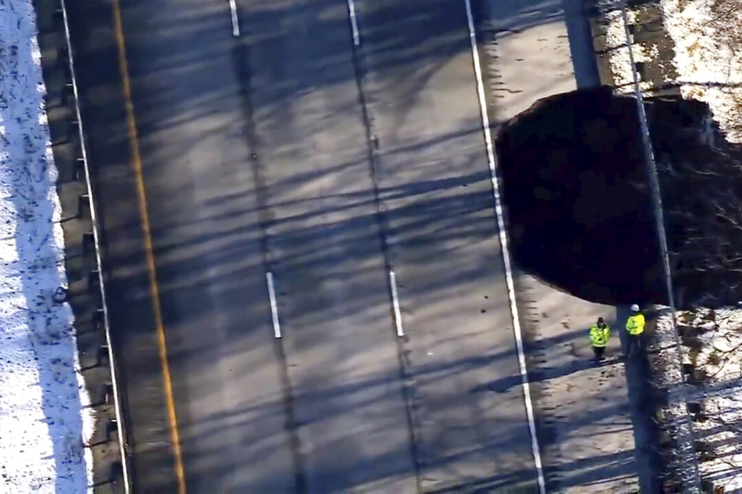 Sinkhole in New Jersey Keeps I-80 Closed After Section Collapses Into Abandoned Mine