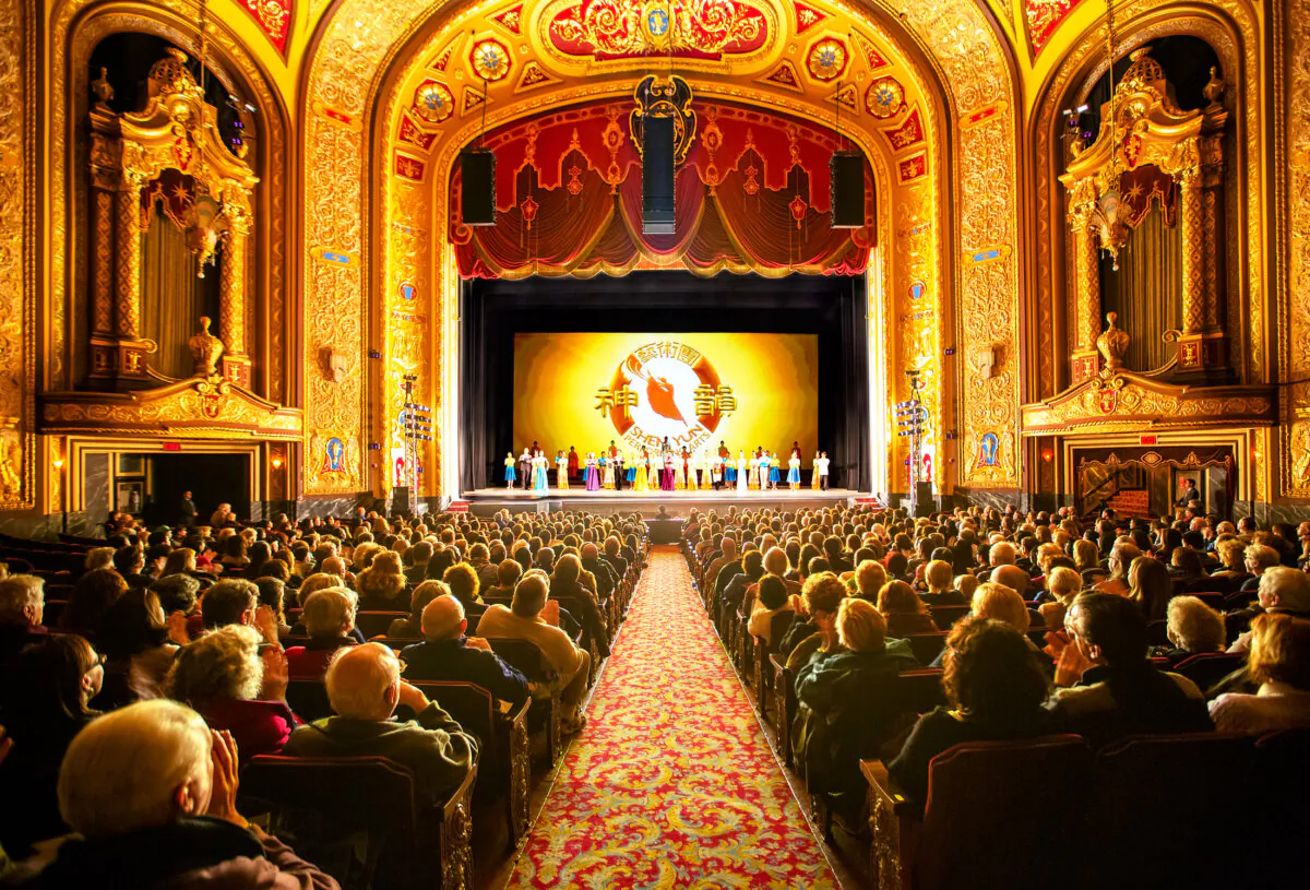 A curtain call of a Shen Yun show at the Providence Performing Arts Center in Providence, R.I., on Feb. 6, 2016. (Evan Ning/The Epoch Times)